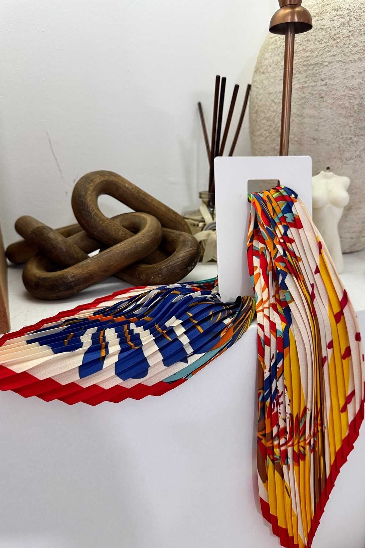 BYP Atelier Çiçek Desenli Fular Lacivert-Sarı