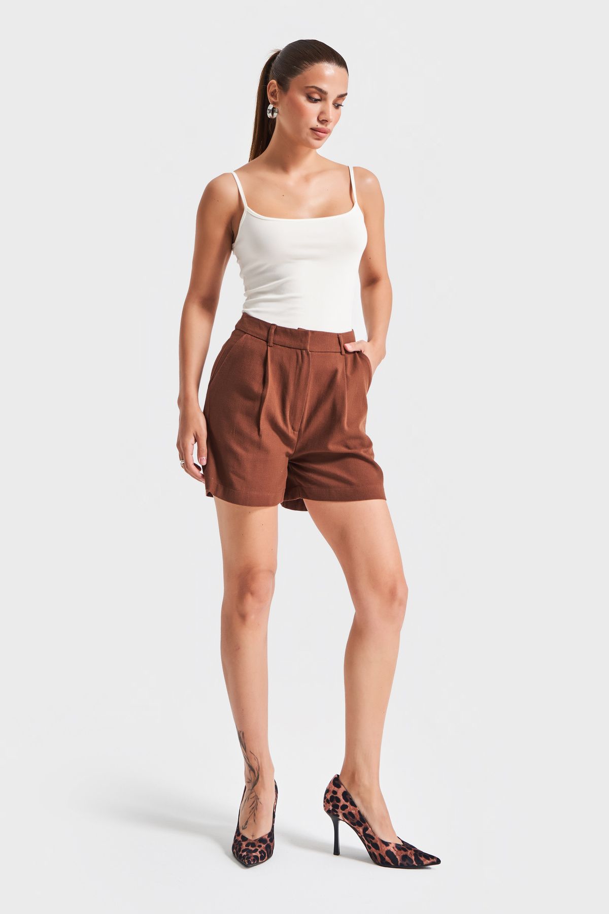 its basic-Women's Brown S5-16 Relaxed Cut Midi Front Pleated Mom Fit Linen Fabric Shorts 4