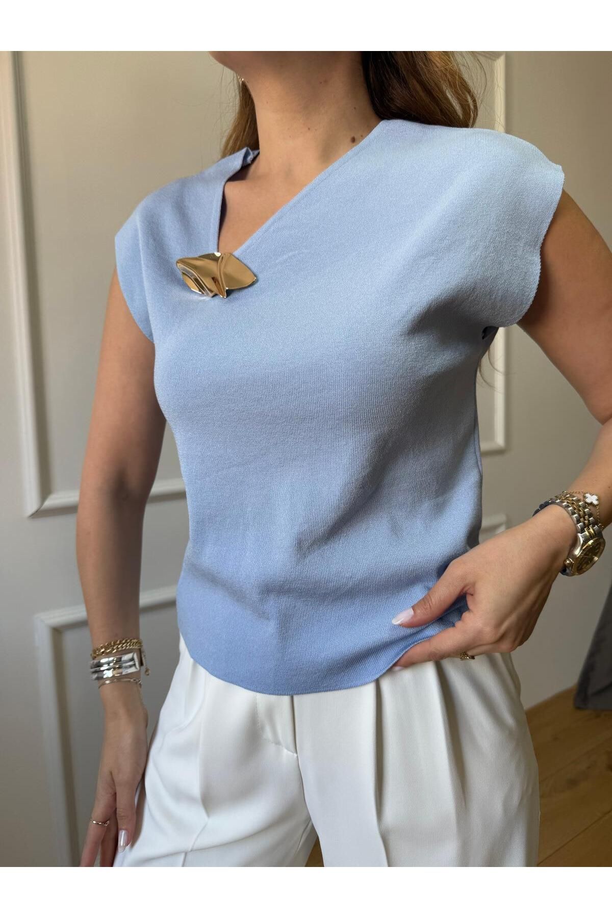 Size Özgü Mavi Ön Gold Aksesuar Detaylı Bluz