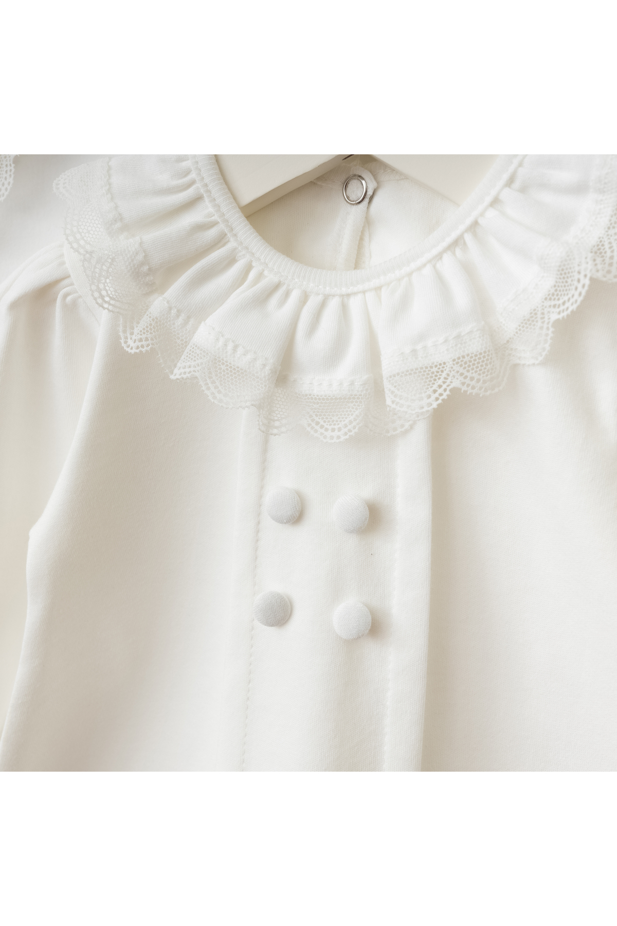 Mert Baby Dantelli Düğme Detaylı 10'lu Organik Hastane Çıkış Seti %100 Pamuk Yenidoğan Kız Bebek fotoğrafı 2 (önizleme)