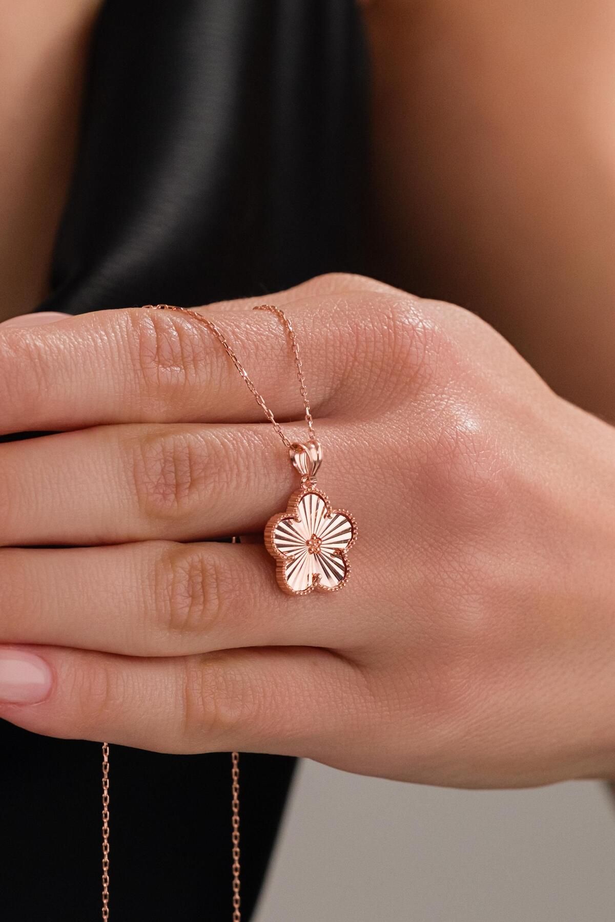 Tmt Silver Gümüş Rose Kaplama Yonca Lazer Kalem İşlemeli Kolye
