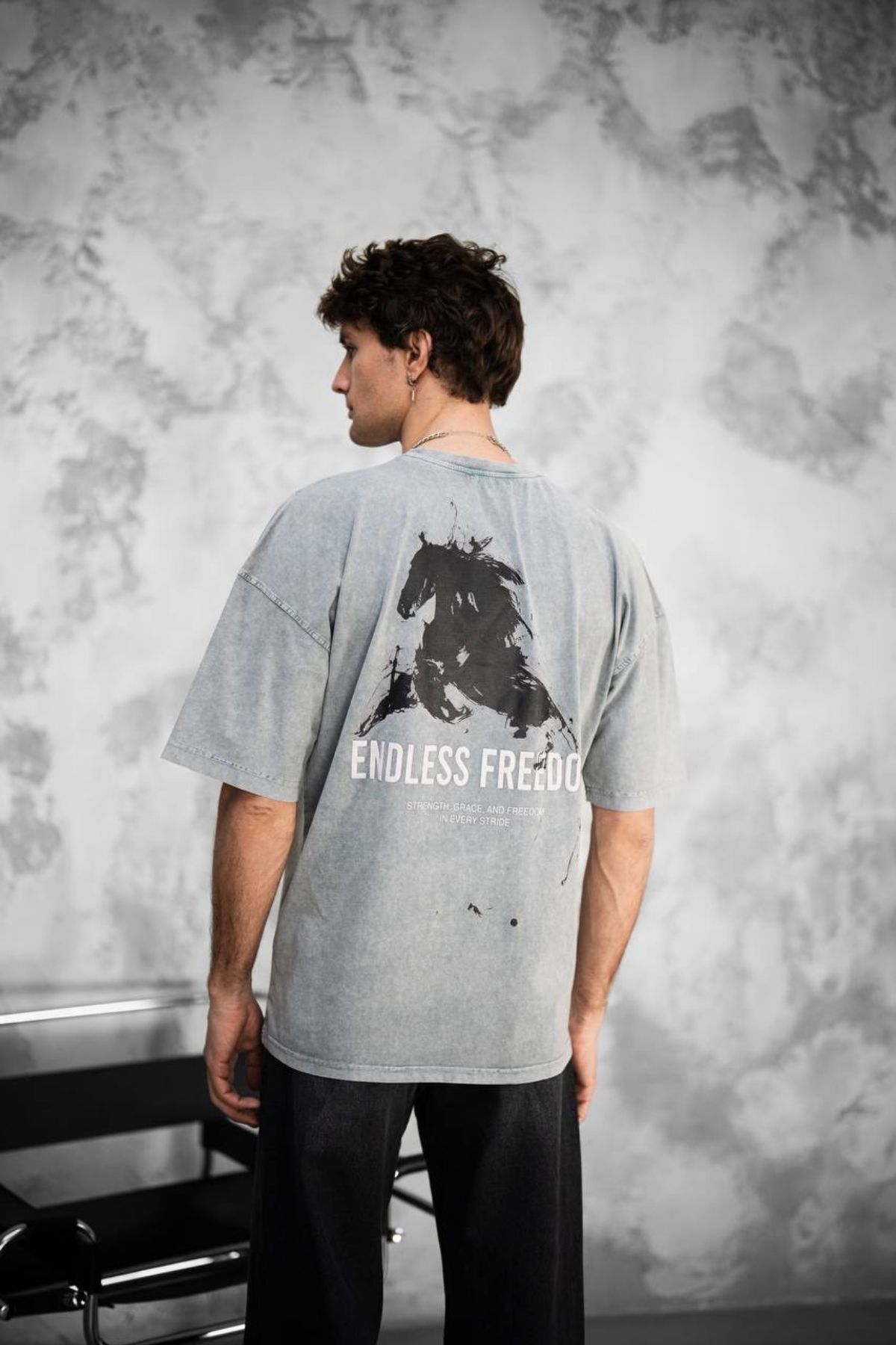 Chirkef Unisex Gri Oversize 100% Pamuk Premium Kumaş Baskılı Bisiklet Yaka Sokak Stili T-Shirt Freeroam