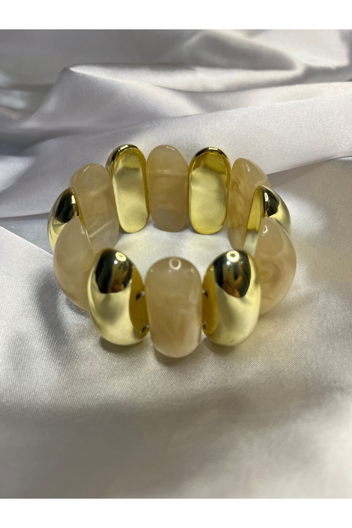 Fam&Co Jewelry Bej Doğal Taş Görünümlü Altın Detaylı Kadın Bileklik – Şık ve Minimal Tasarım
