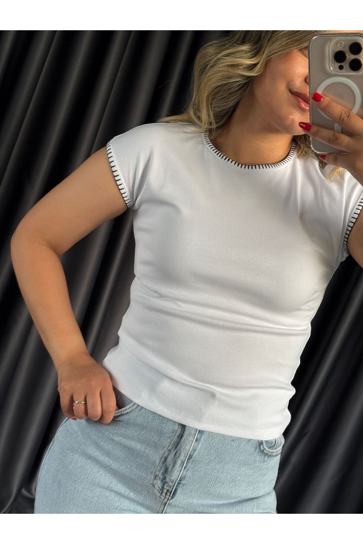 BÜŞRA PERKER 31814 Beyaz Kontrast Dikişli Tişört