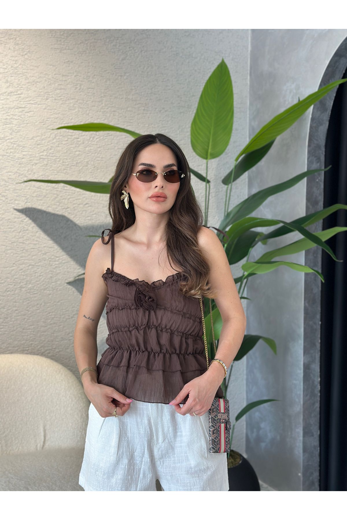 By Merve Darende Gül Detay Omuzdan Bağlamalı Askılı Şifon Bluz