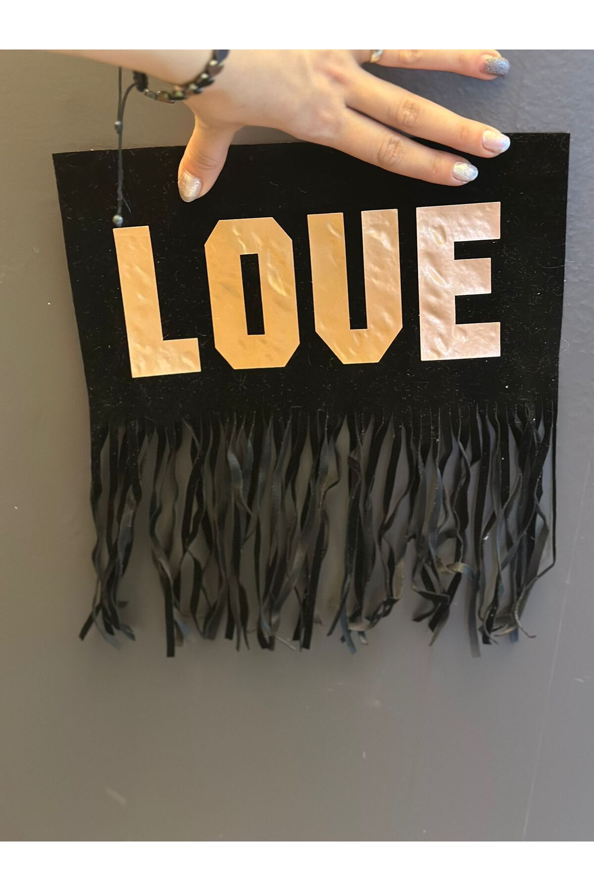 Gönülden Tasarım SİYAH PÜSKÜLLÜ LOVE YAZILI ARMA DİKİŞ APLİKE 24X15 CM