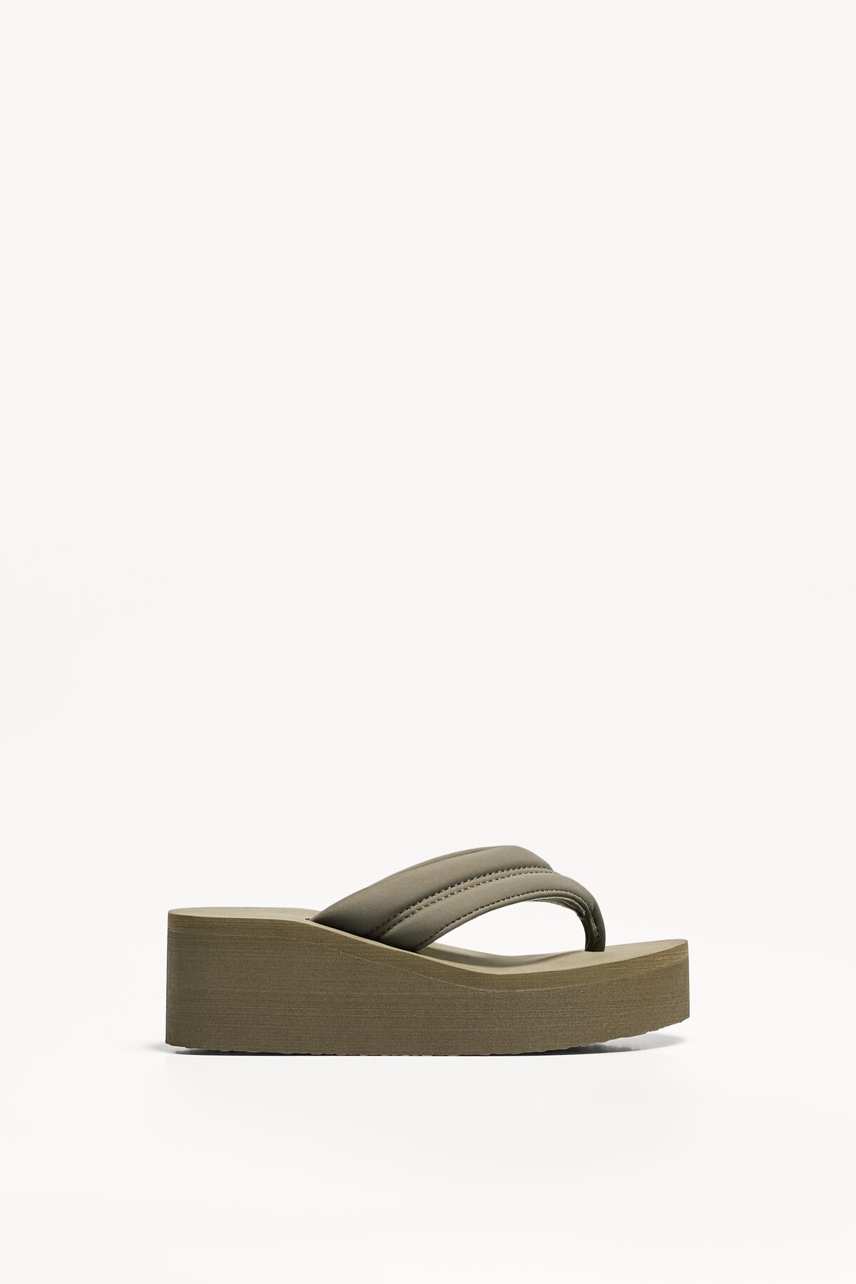 Bershka Kapitone platform sandalet