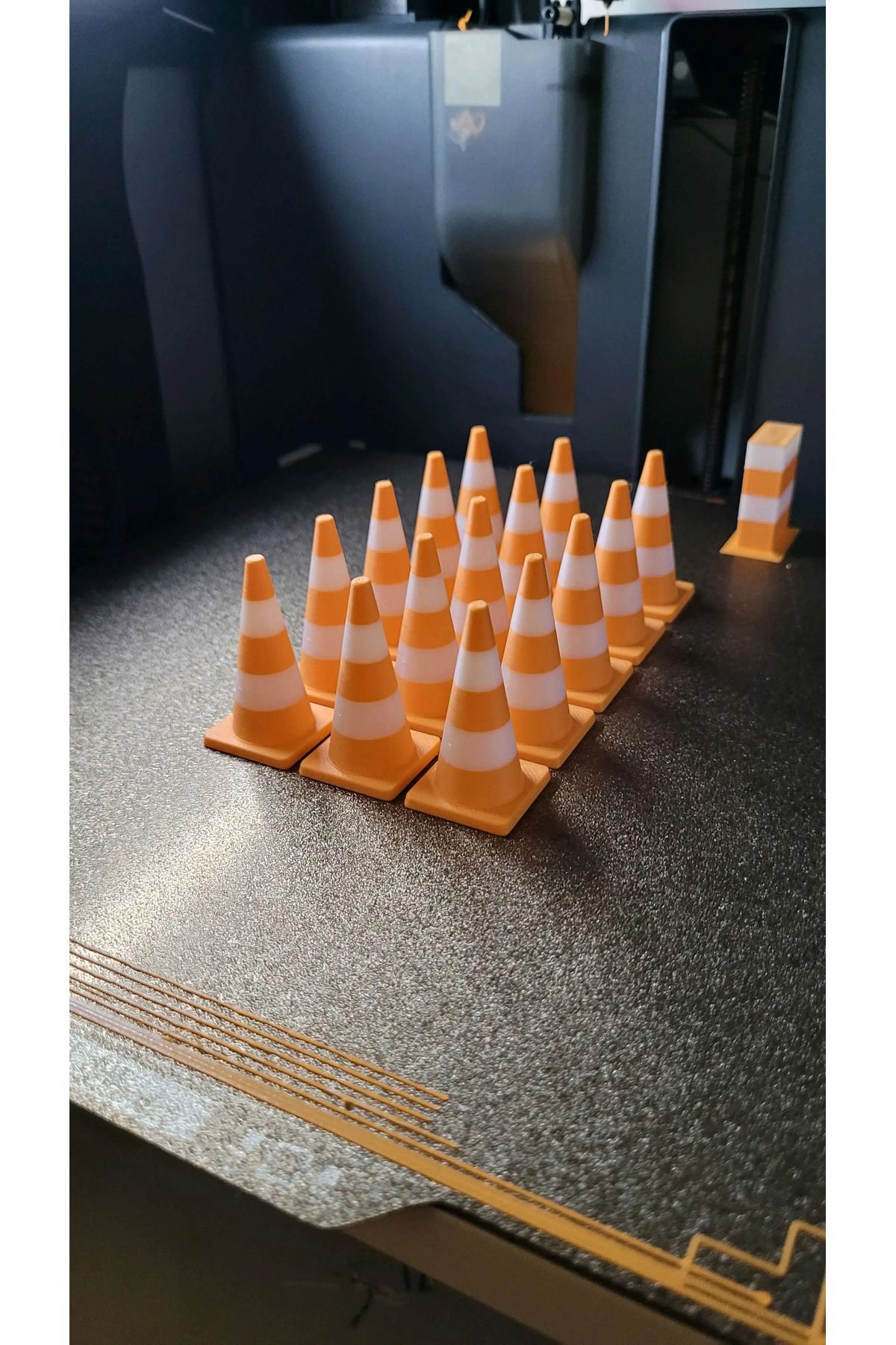 Lumina3D Oyuncak Mini Trafik Dubası Seti - 12'li Paket - 4cm Yükseklik