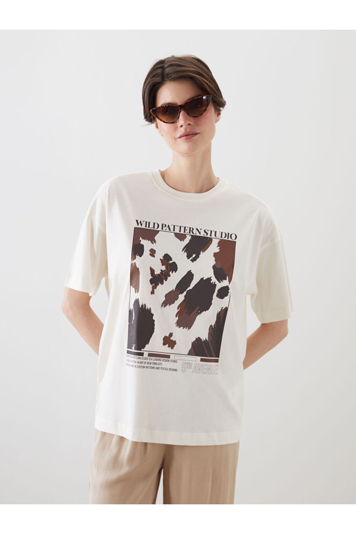 LC Waikiki LCW Vision Ekru Bisiklet Yaka Baskılı Oversize Kadın Tişört S5PI58Z8NVY25