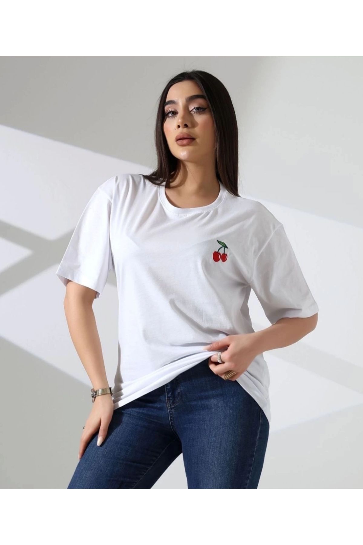 MODA Kiraz işlemeli tişört