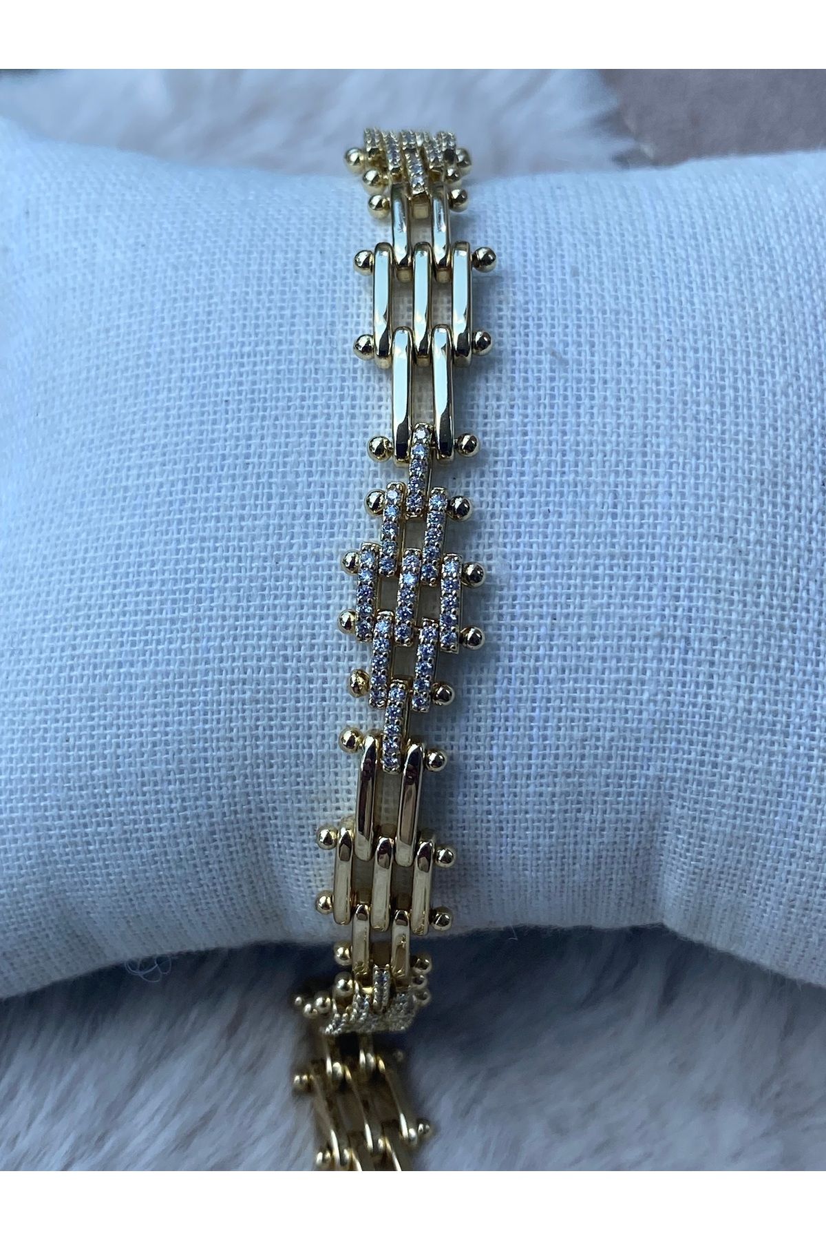 BEKLEMİN TAKILARI XUPİNG 14K TAŞLI MİNİ ÇUBUK BİLEKLİK (18 cm +2 cm uzatma eki )