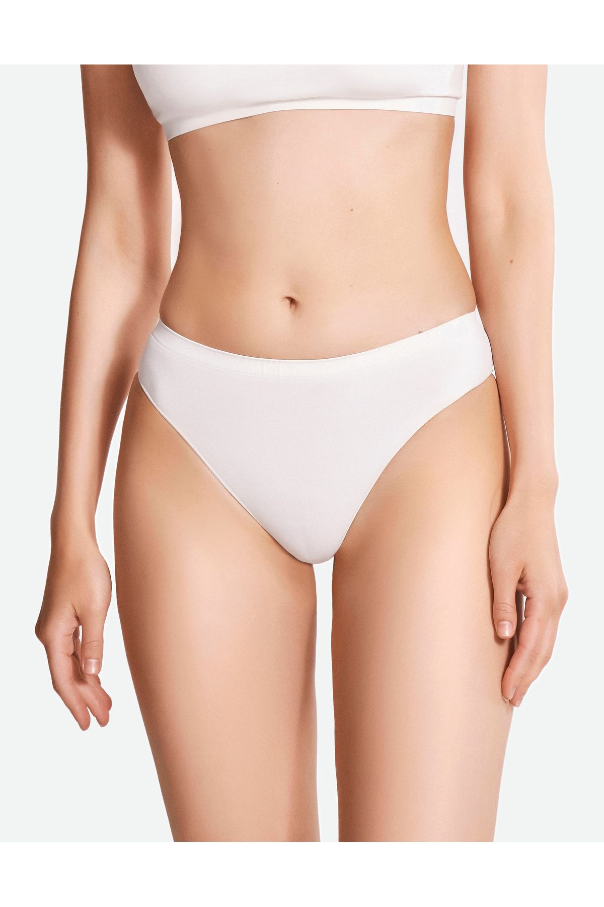 Gfity Everybodyfit Low Waist Cheeky Thong - Coconut Milk