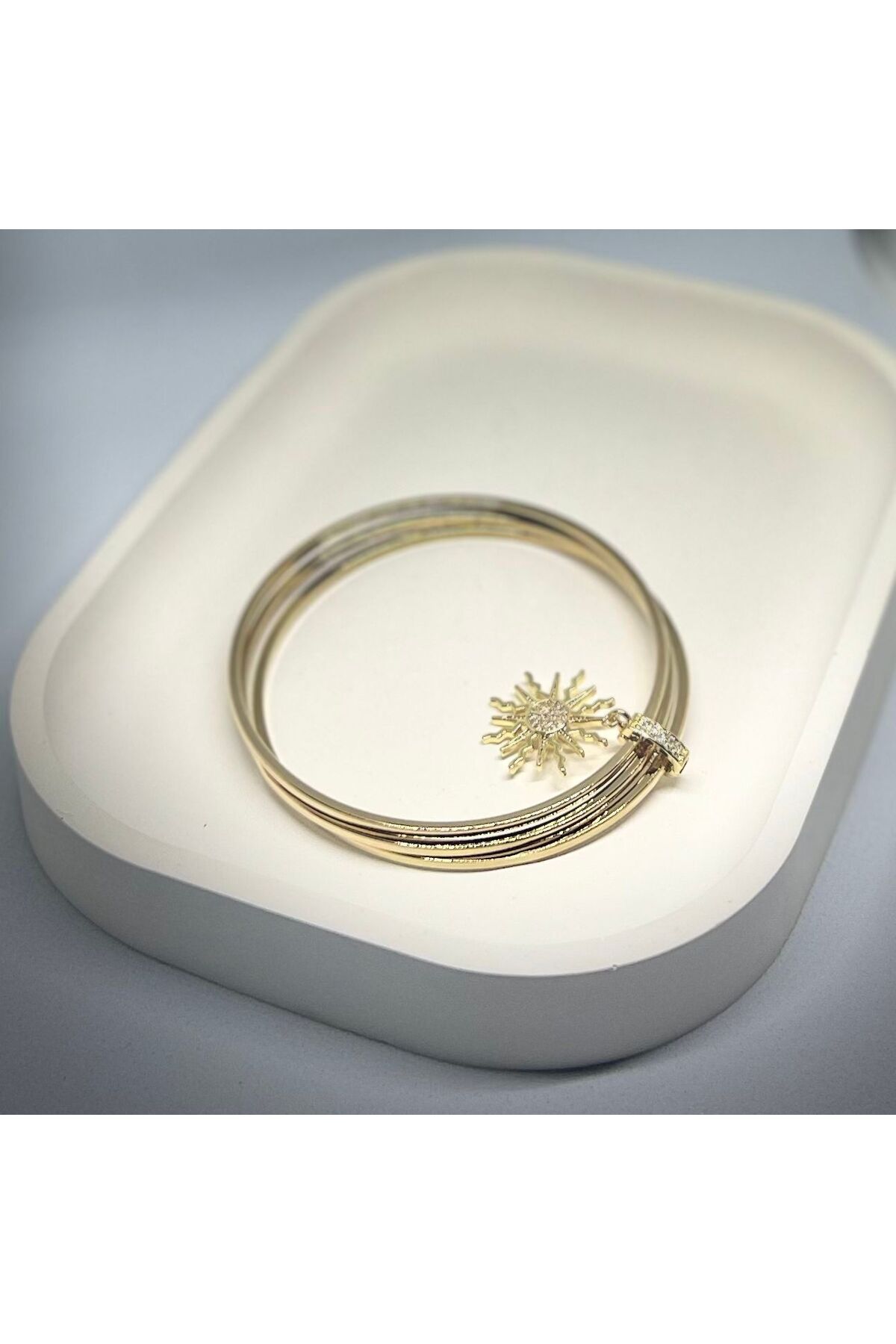Venom Boutique Bijouterie Accessory Güneş Charmlı Çelik Gold 3'lü Ajda Bilezik (çap:6,5cm)