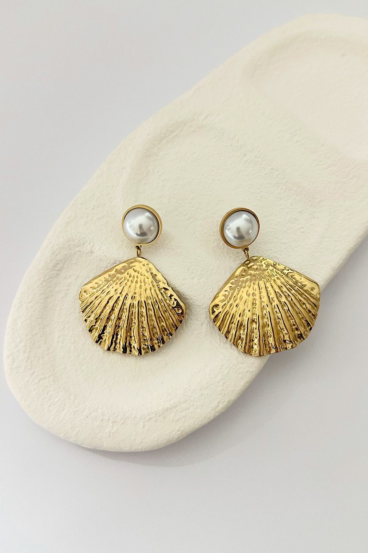 DELEIZA ACCESSORY Çelik Gold Deniz Kabuklu İnci Detaylı Küpe