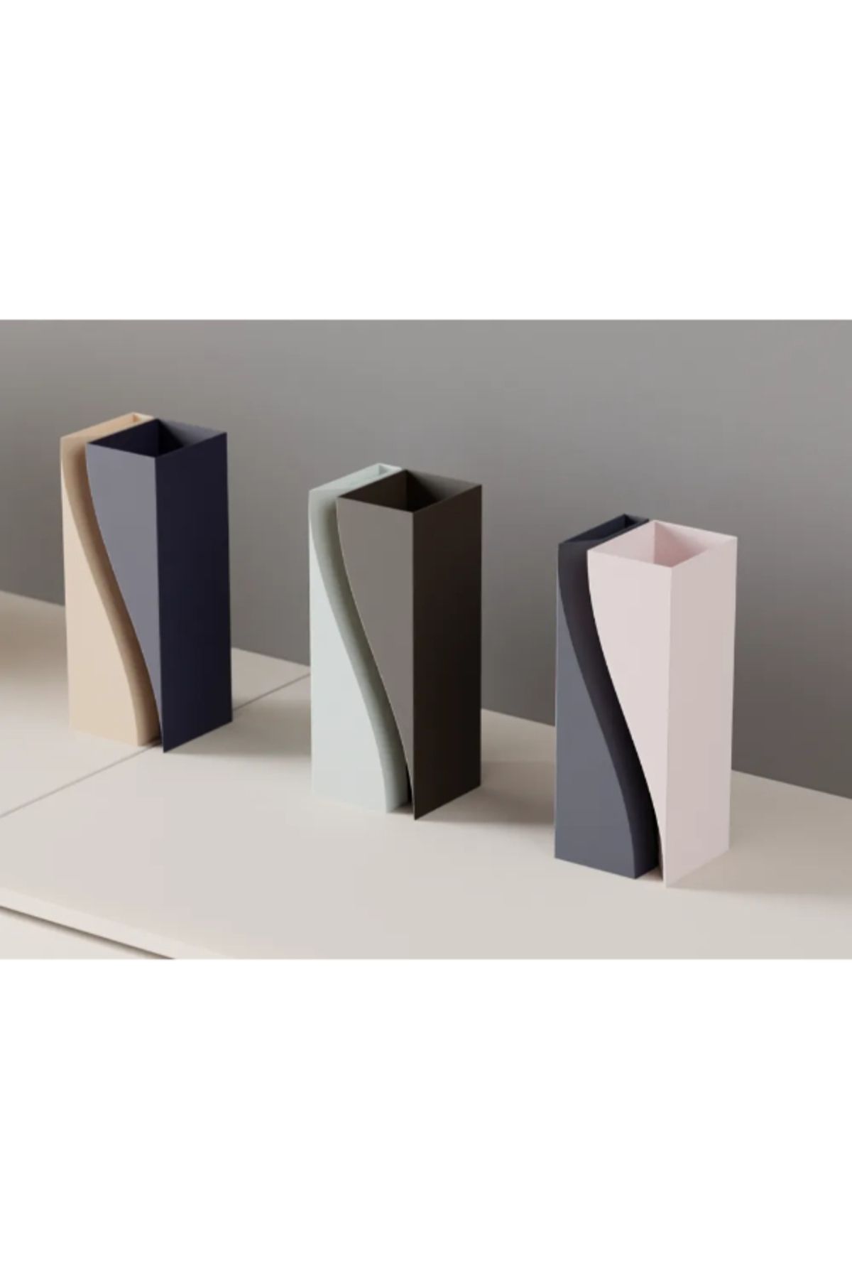 NOMOTHETIC Modern İki Parçalı Vazo – Akıcı Heykel Tasarımı