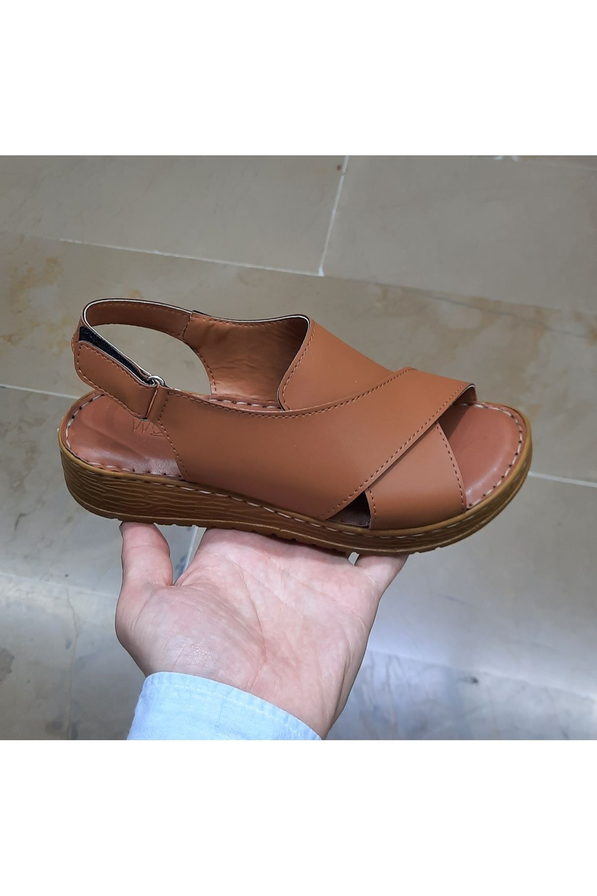 WHİTE LİNE Kadın Ortopedik Yumuşak Taban Rahat Cırtlı Günlük Anne Sandalet