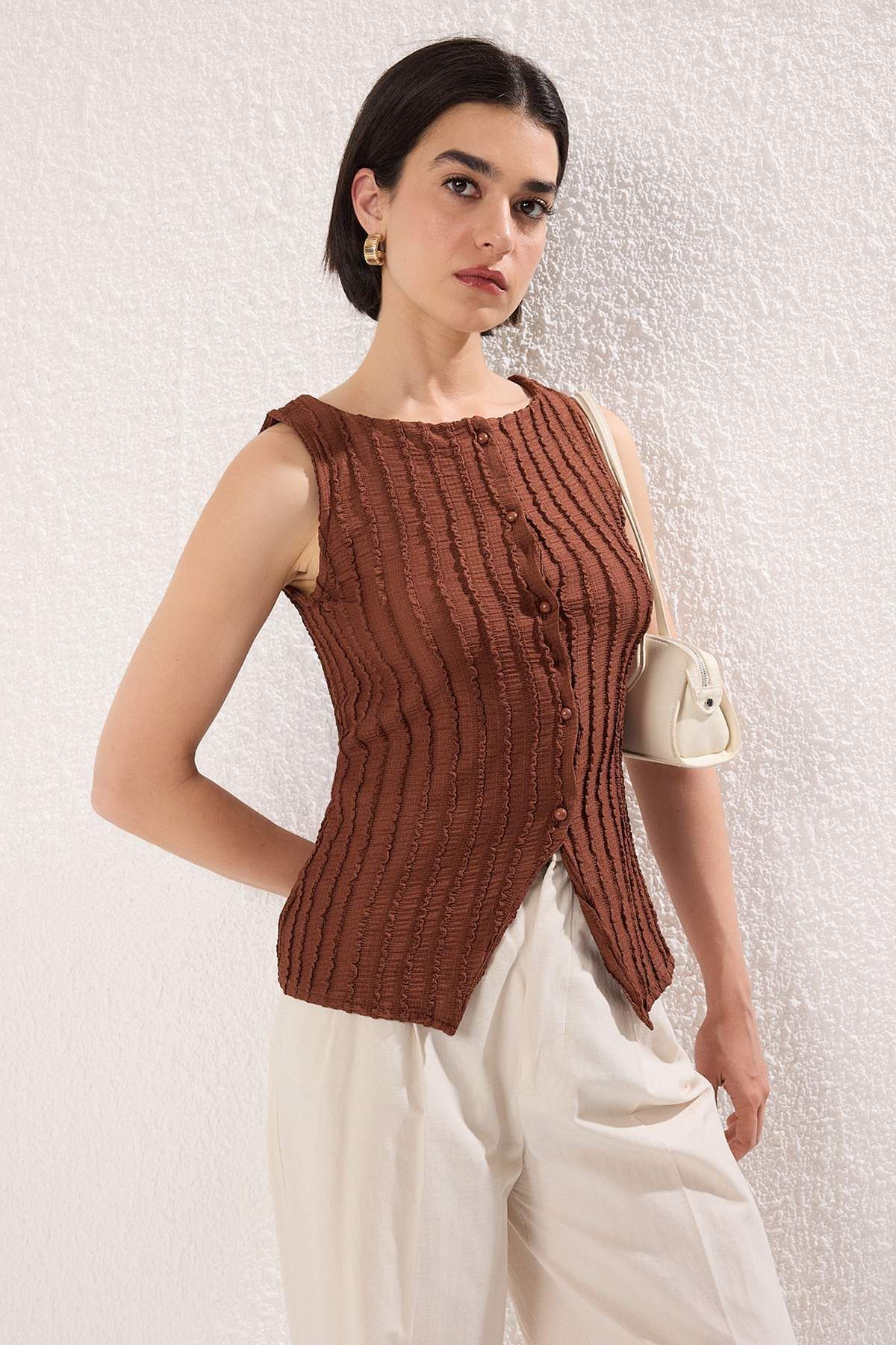 Trendyol Collection-Hnědý úplet vzhled Regular/Regular Fit Pletená halenka TWOSS25BZ00385 1