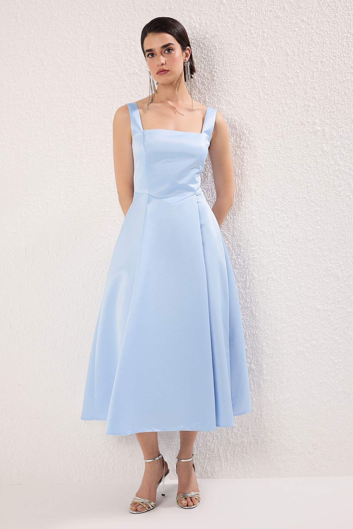 Trendyol Collection-Světle modré saténové tkané elegantní večerní šaty na promoci TPRAW25EL00040 3