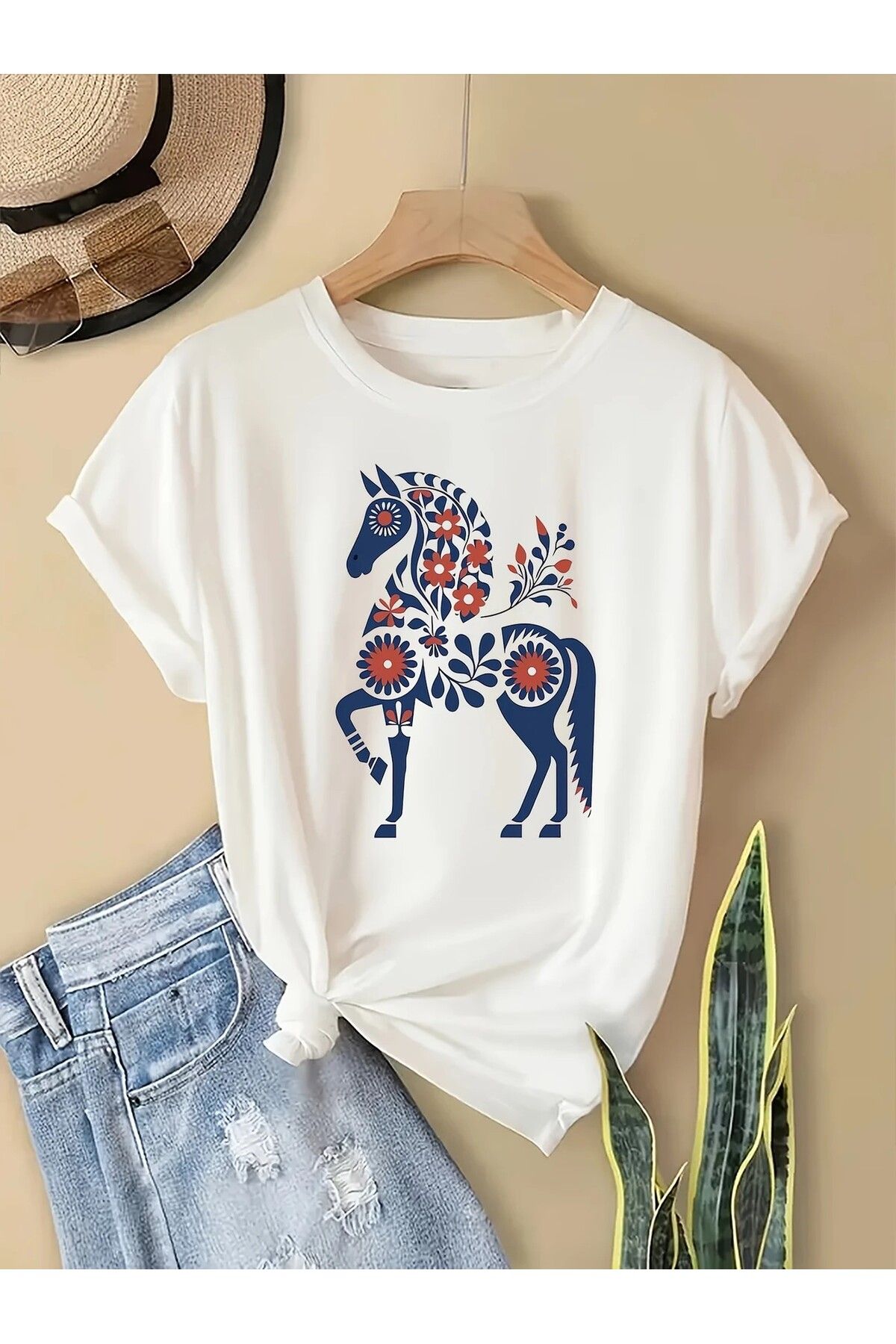 LEIVOR At & Çiçek Tasarım Baskılı Kadın T-shirt