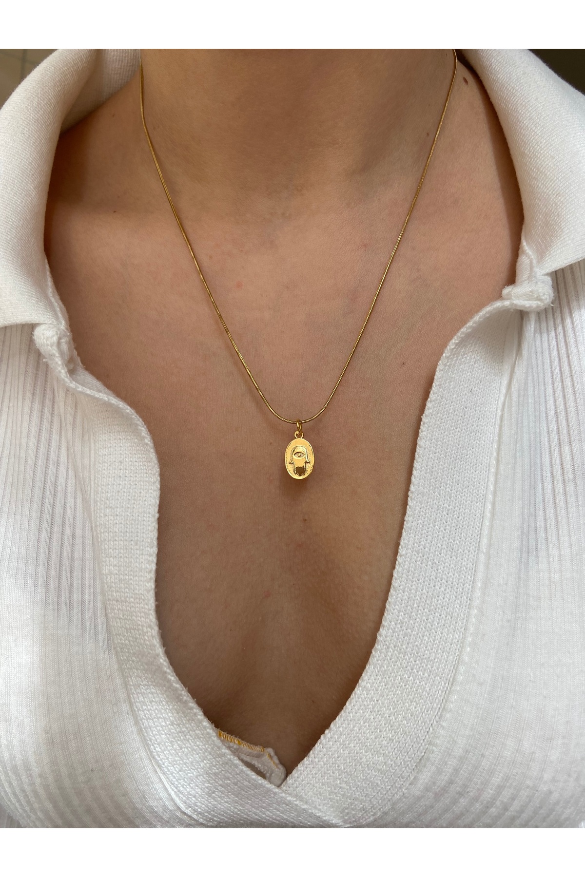 Hamsa Gold Renk Plaka Çelik Zincirli Kadın Kolye (45 Cm) – Sevgililer Günü Özel - Detay Görseli 2