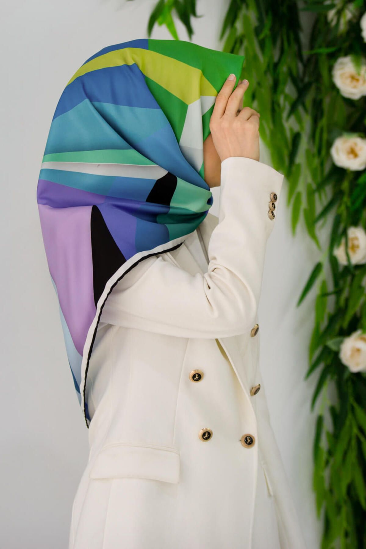 VİOLLA Twill Geometrik Desenli İndigo Renkli 90x90 Eşarp (İpek İçermez) Kenar Dikiş Şekli El Dikişli