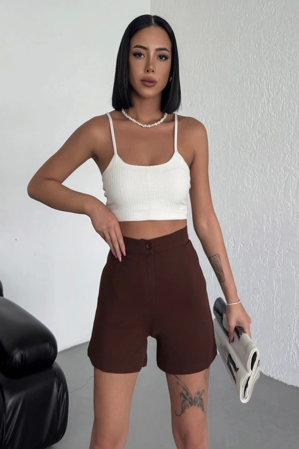 OurStyles Tarz Ve Rahatlığı Bir Arada Sunan Yüksek Bel Esnek Likralı Krep Şort Kahverengi