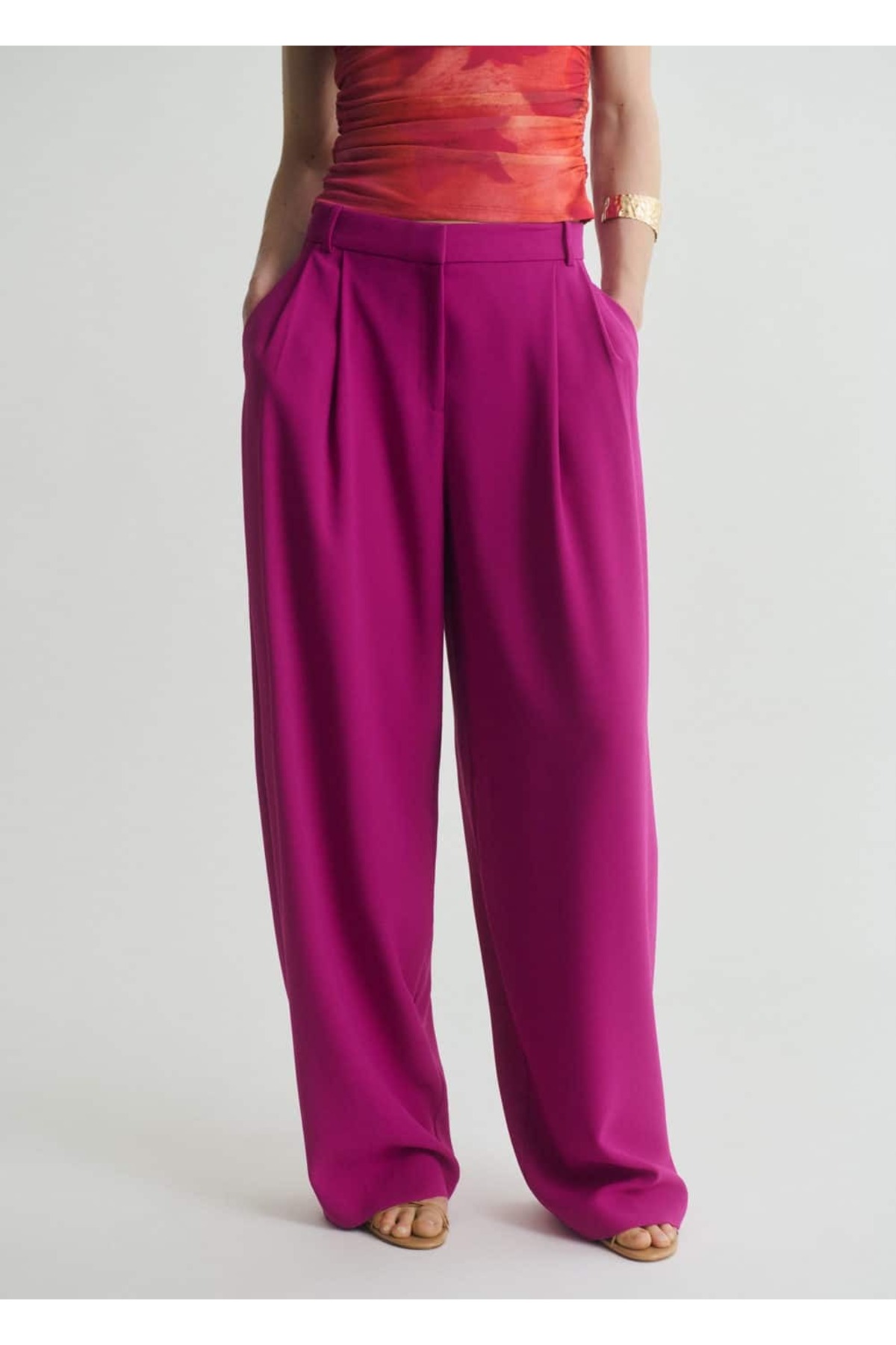 Pili detaylı pantolon