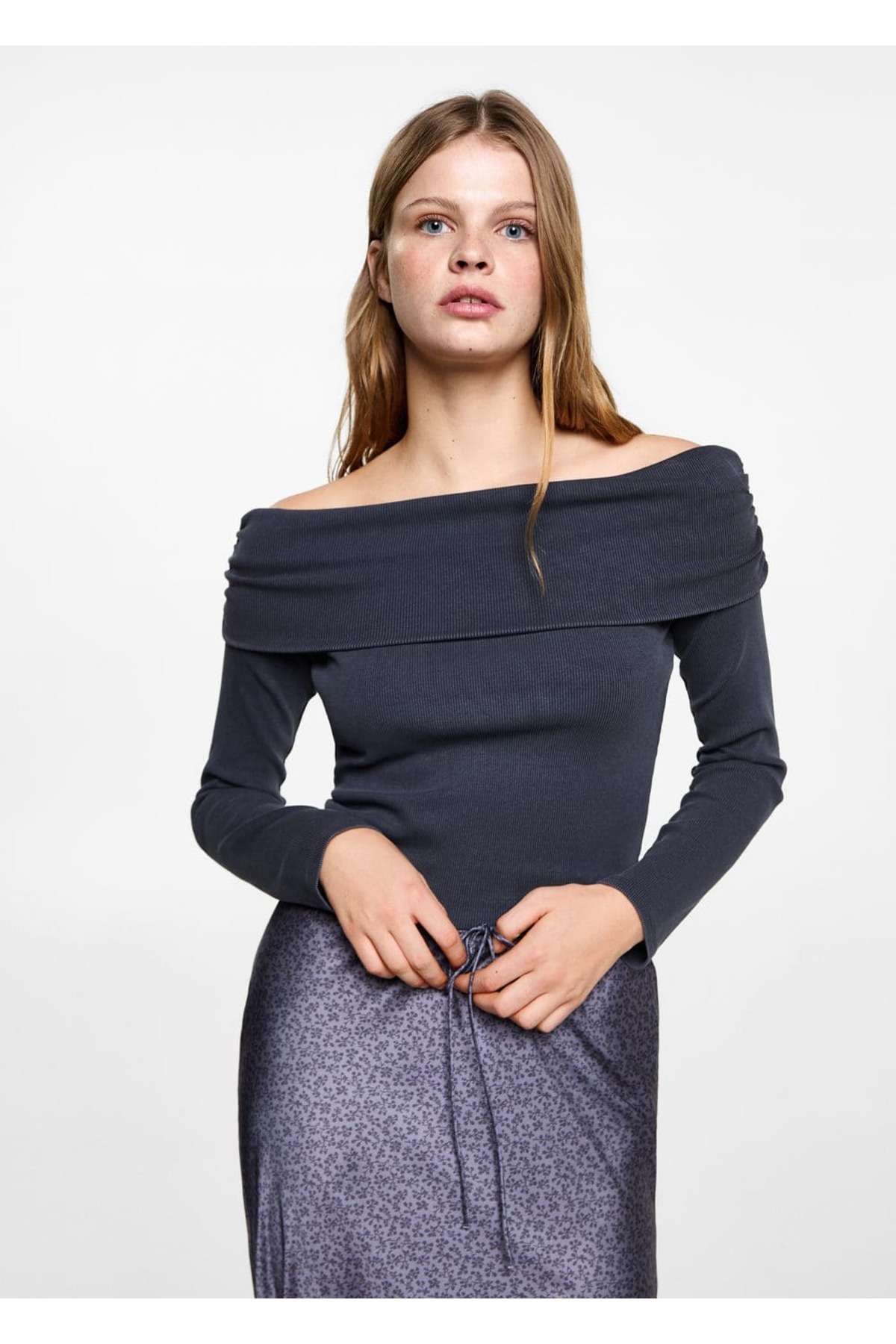 Omuzları açık tişört