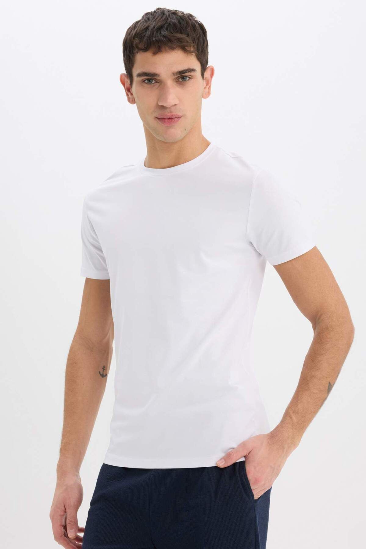 DeFacto Slim Fit Dar Kesim Bisiklet Yaka Üst D3515AX25SP
