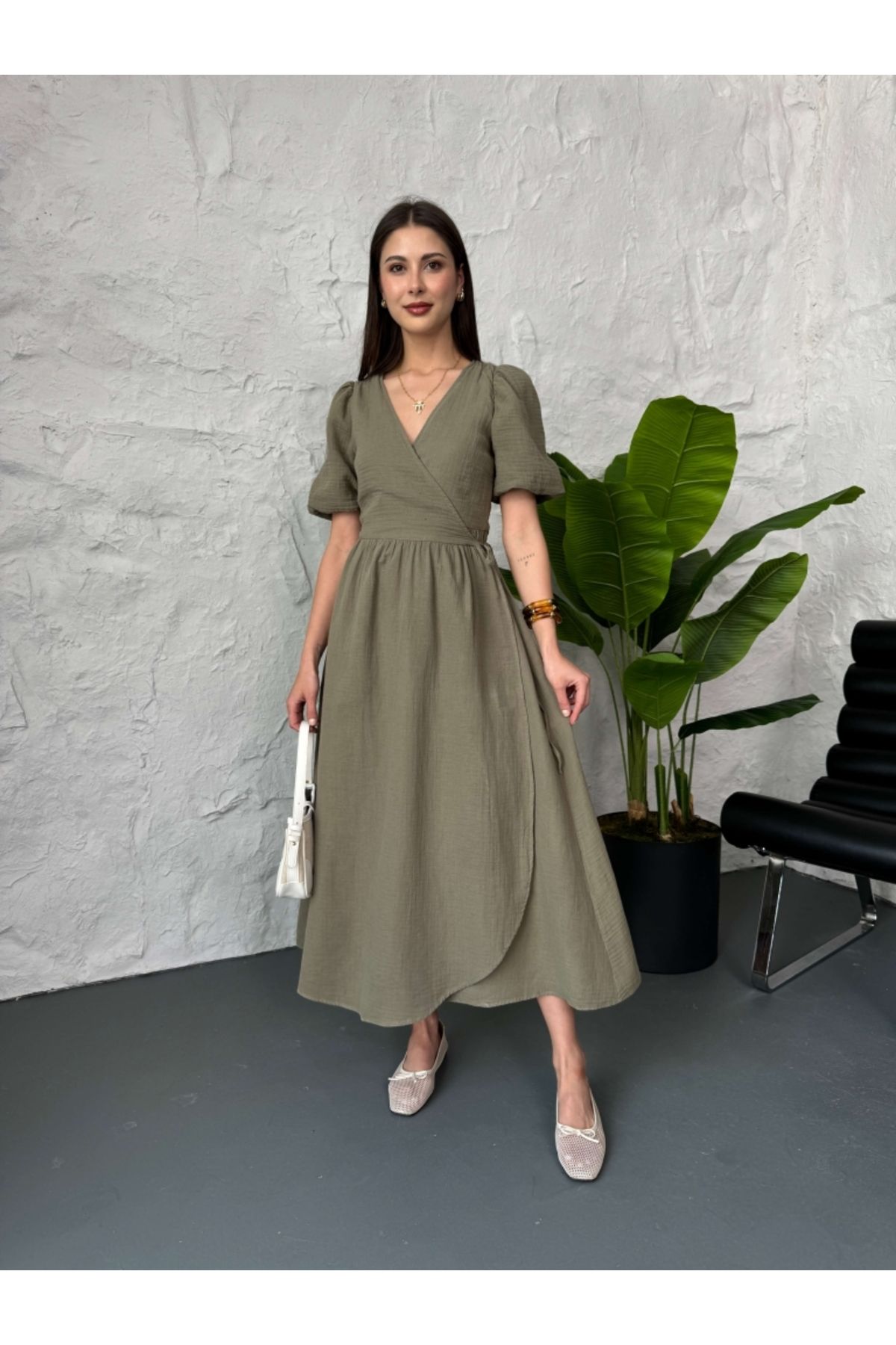 Elif Özbey Butik Haki Yan Bağlamalı Müslin Elbise