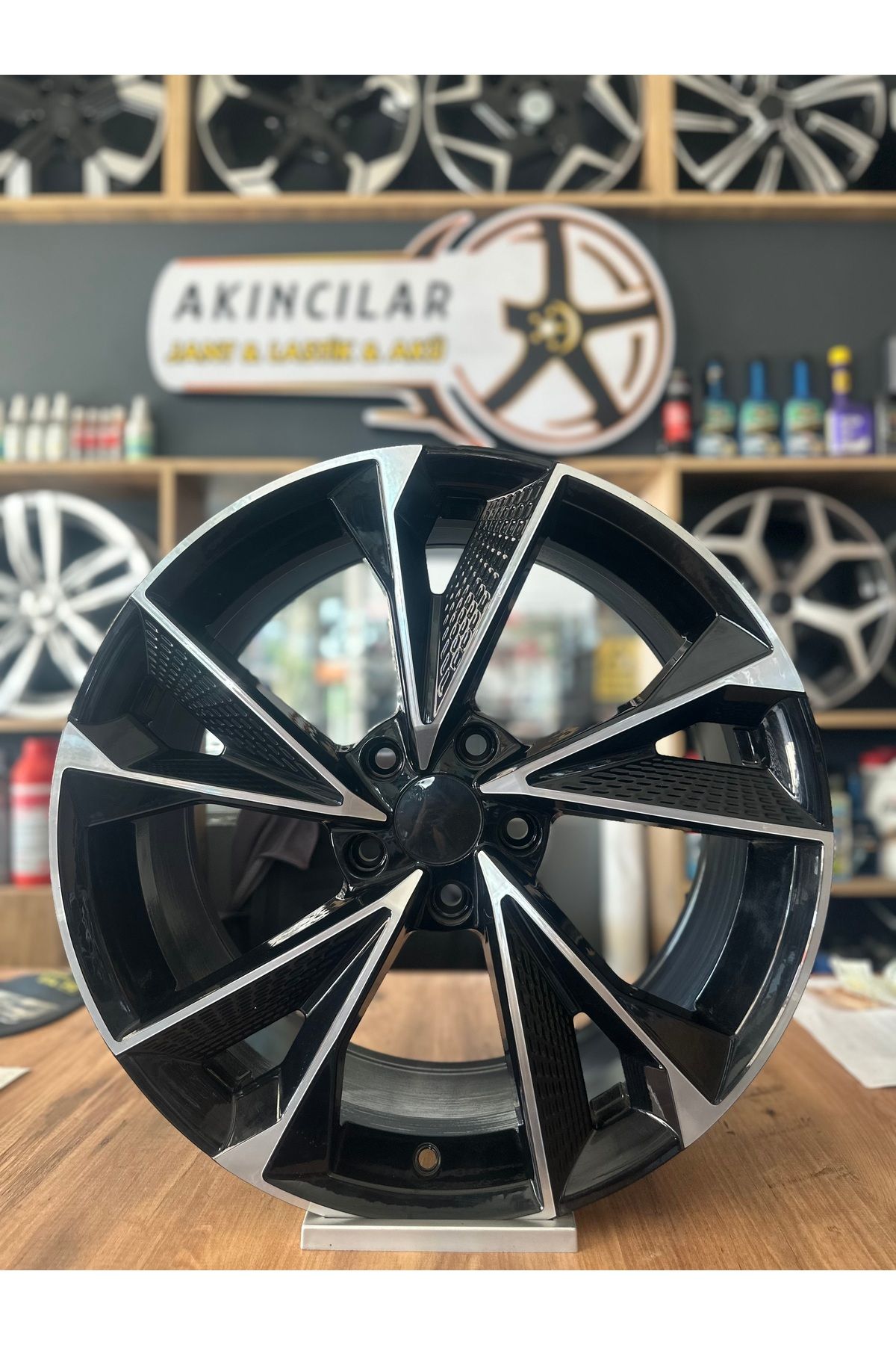 DY Audi RS Jant 8.0x18” 5x112 et40 66.45 B/D