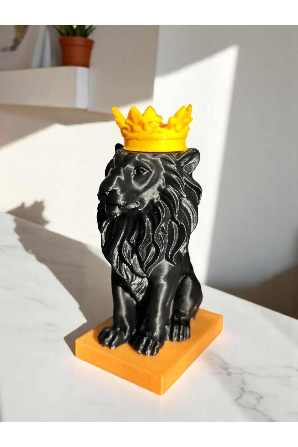 3D Garage Aslan Kral Cimbo - Dekoratif Biblo - Plastik Heykel Obje - Sarı Kırmızı