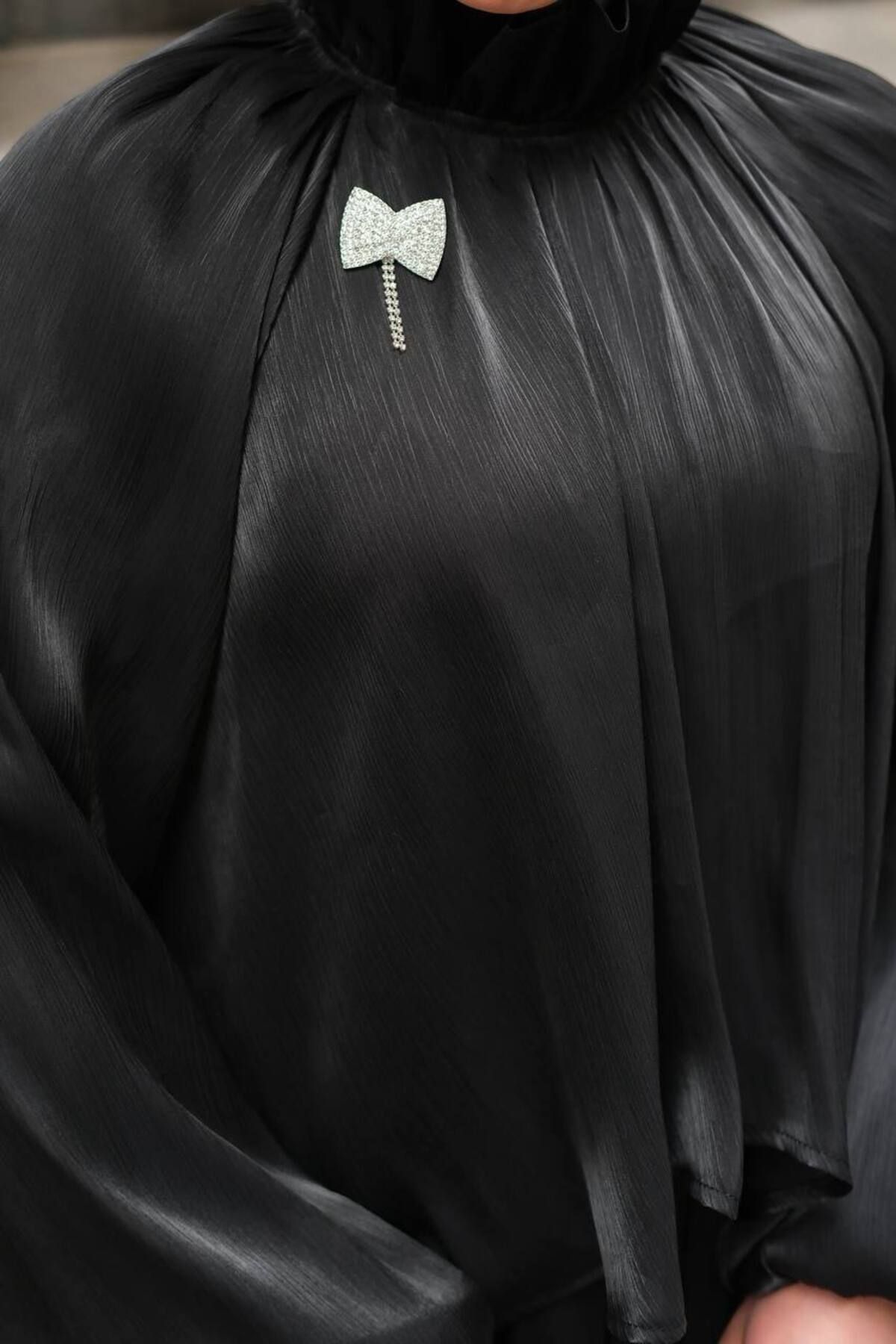 Butik BROŞ DETAYLI ELBİSE