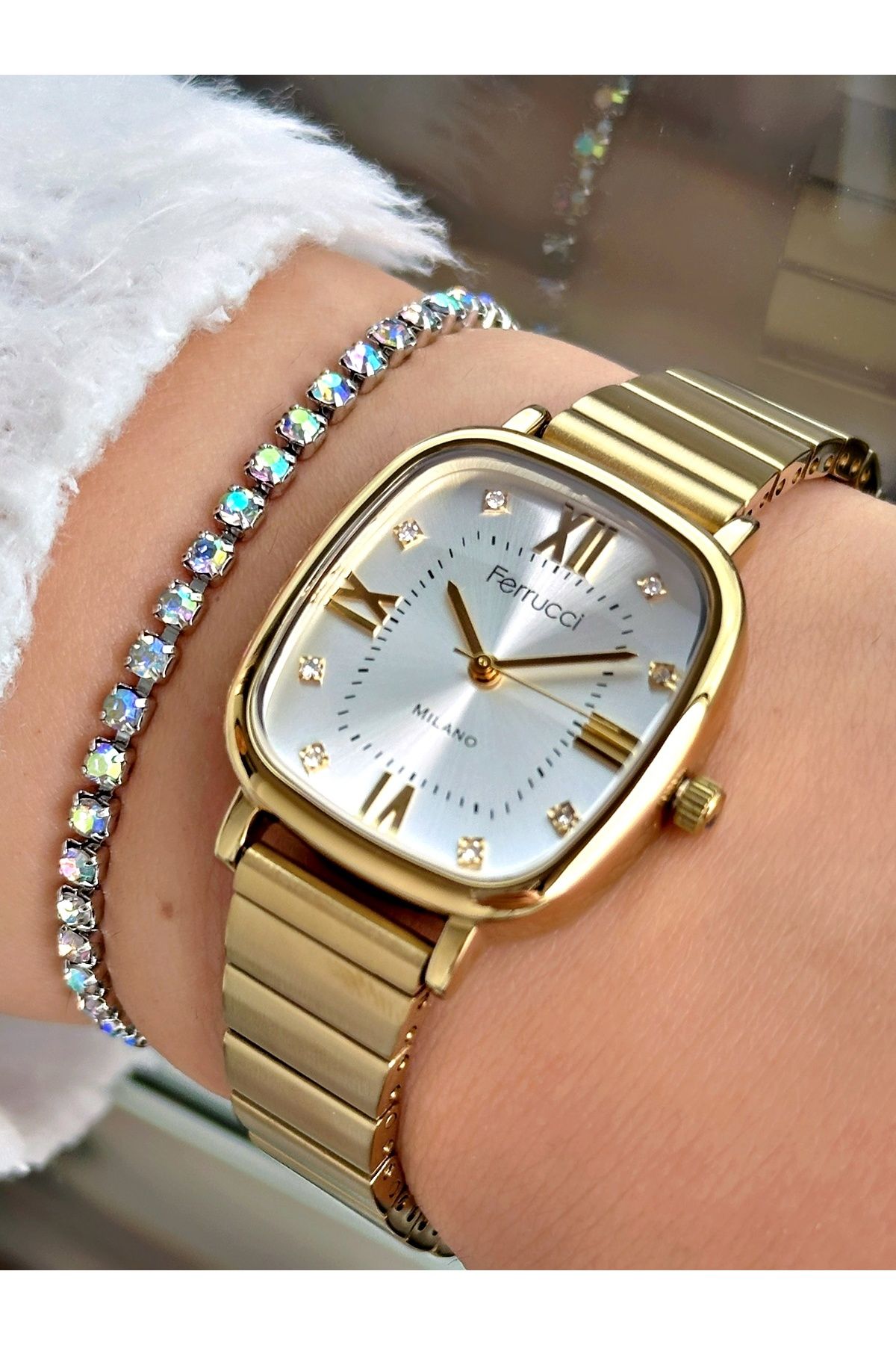 Ferrucci FERRUCCİ BEYAZ KADRANLI KARE GOLD TAŞ RAKAMLI GOLD METAL KADIN KOL SAATİ
