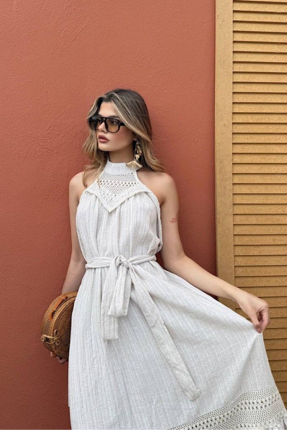 msm fashion Kadın Elbise Uzun Kuşaklı Halter Yaka Dantel Detaylı Elbise