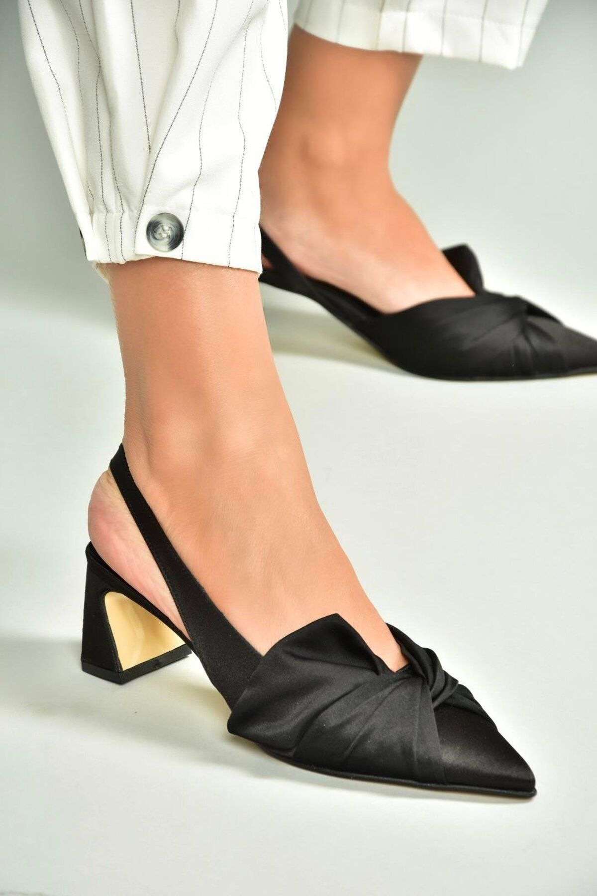 Fox Shoes U654080704 Siyah Kumaş Kalın Topuklu Kadın Ayakkabı