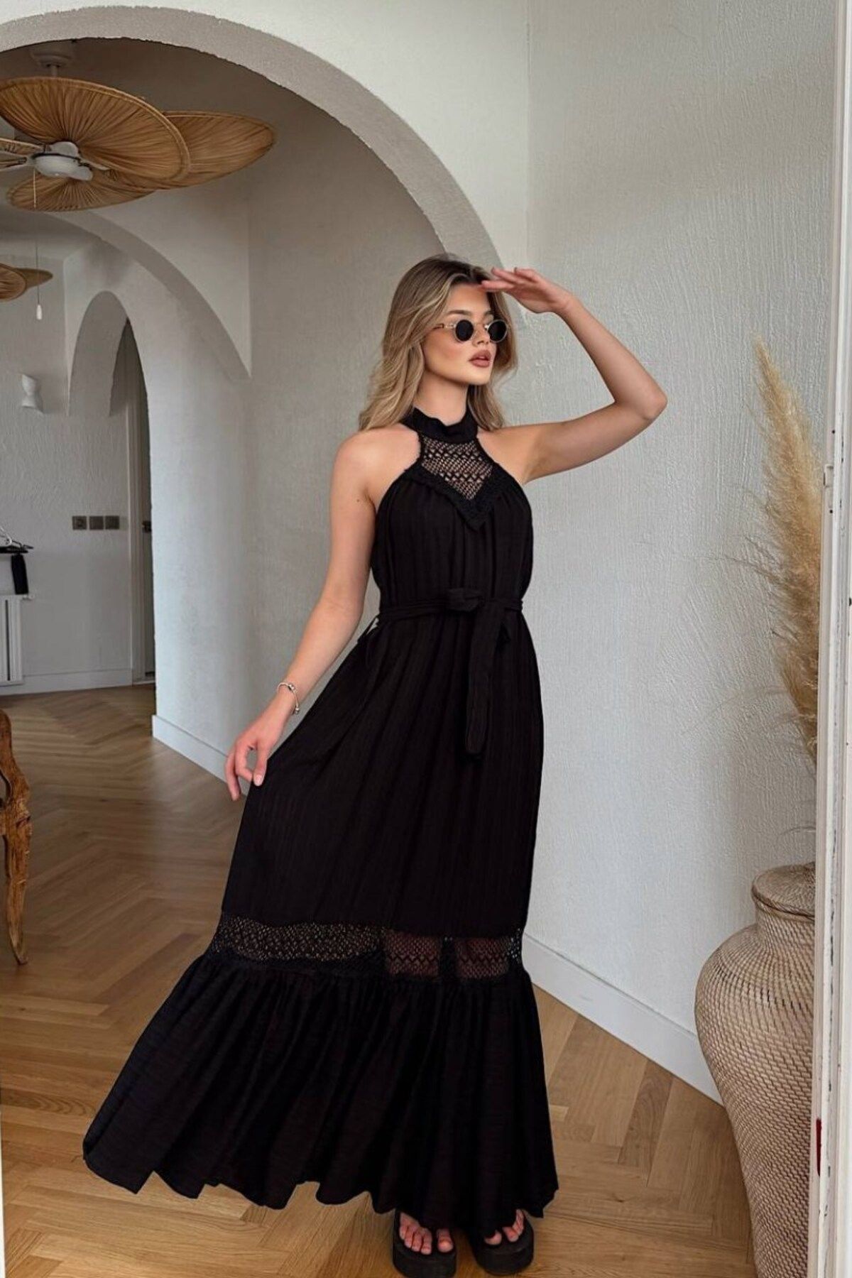 msm fashion Kadın Elbise Uzun Kuşaklı Halter Yaka Dantel Detaylı Elbise