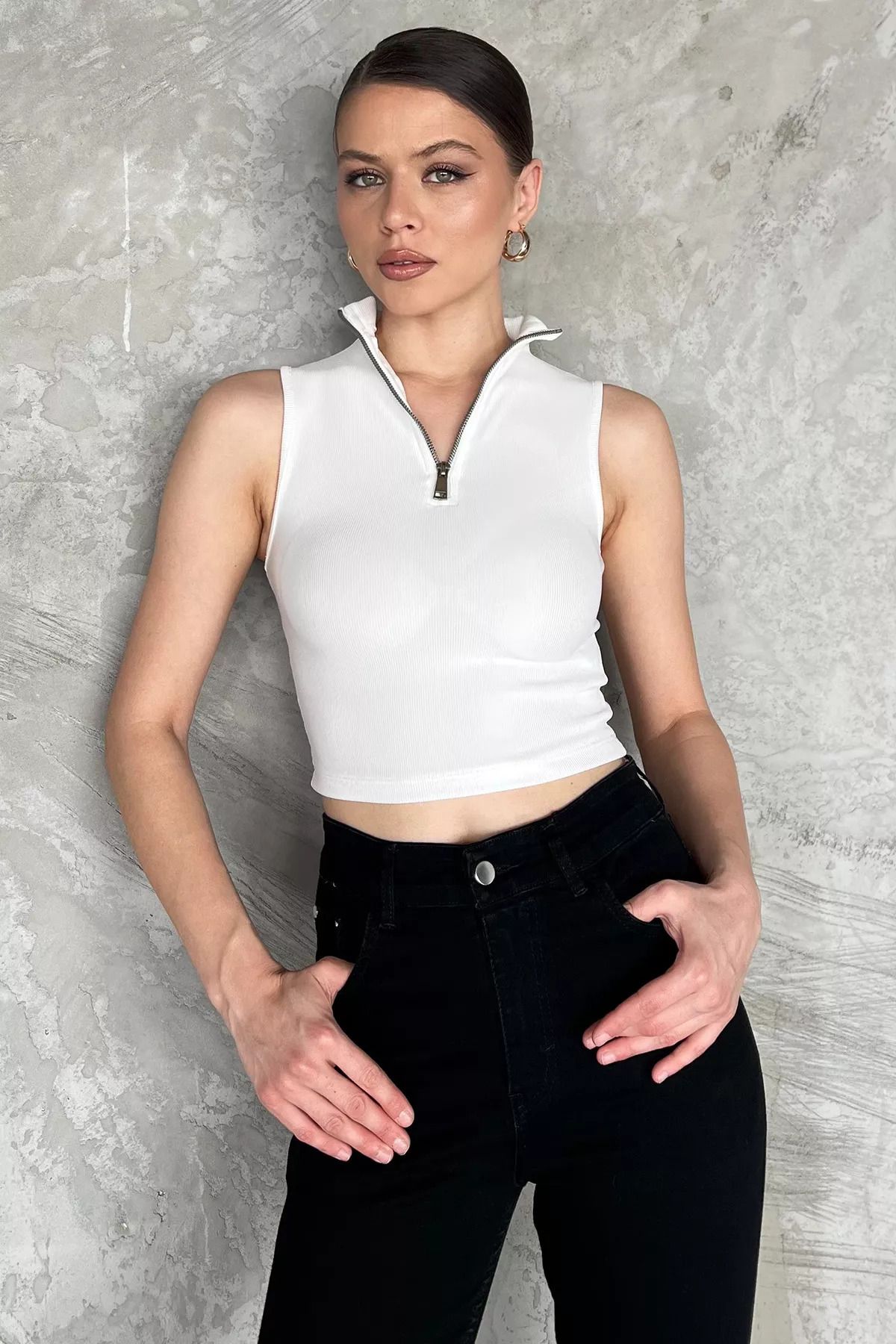 GÜLSELİ Beyaz Kadın Yarım Fermuarlı Fitilli Crop Top Bluz