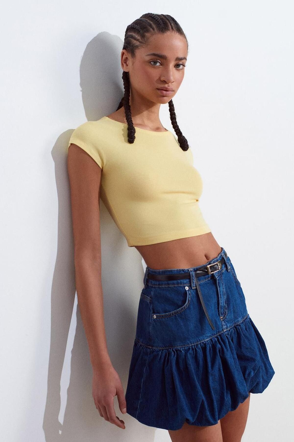 Nazen Giyim KISA KOLLU SARI KADIN CROP 30528-2Y5