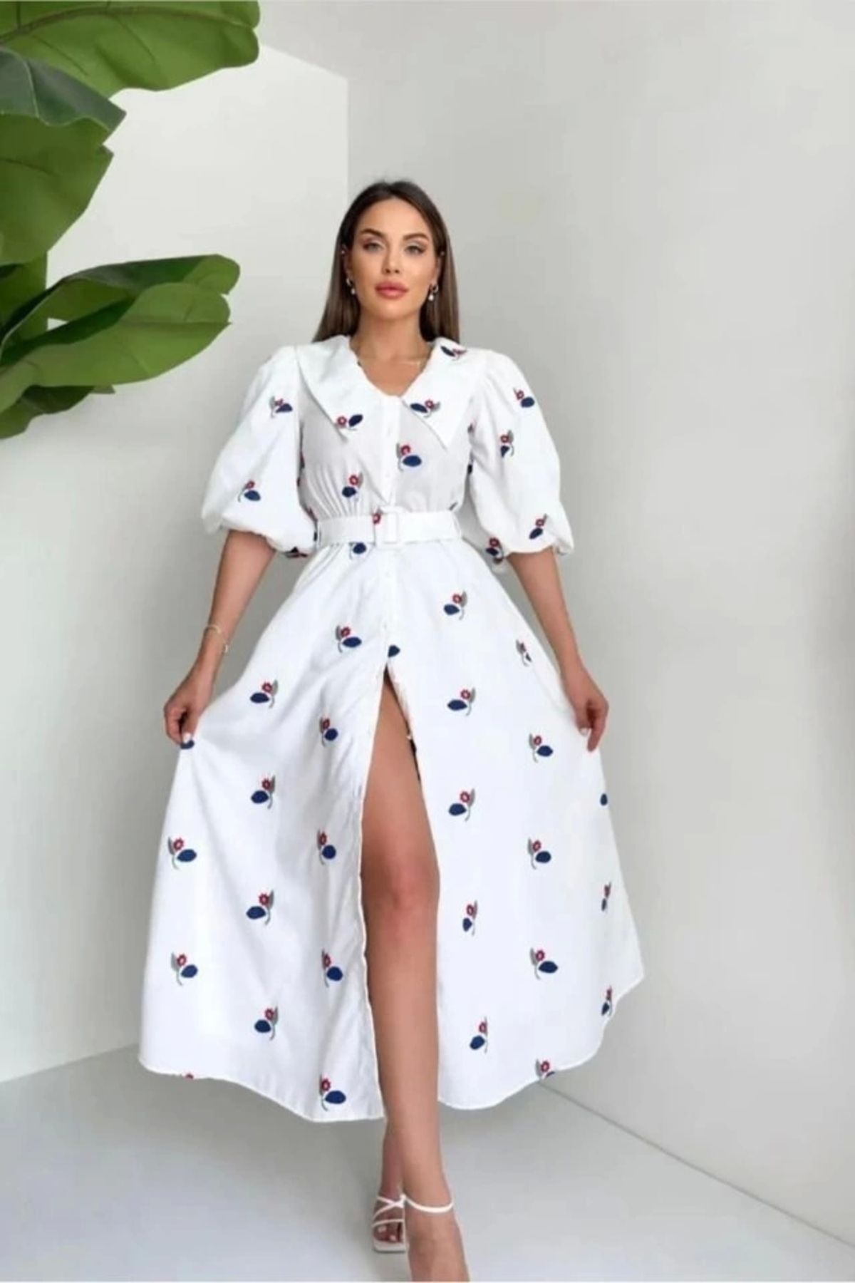 Butik Kırmızı Yakası Çiçek Motifli Kemerli Elbise