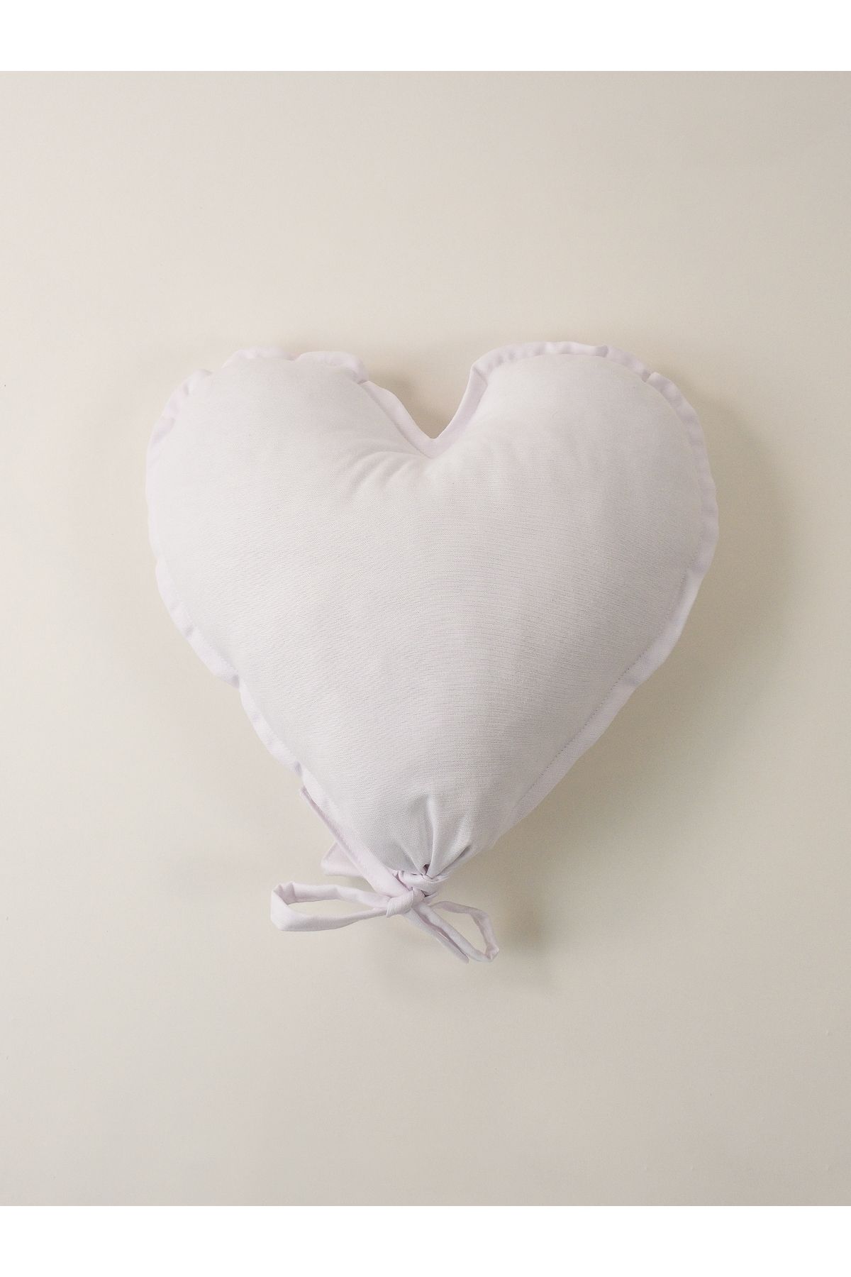 Galia Tasarım Kalpli Balon Yastık – Beyaz – 43x45 cm
