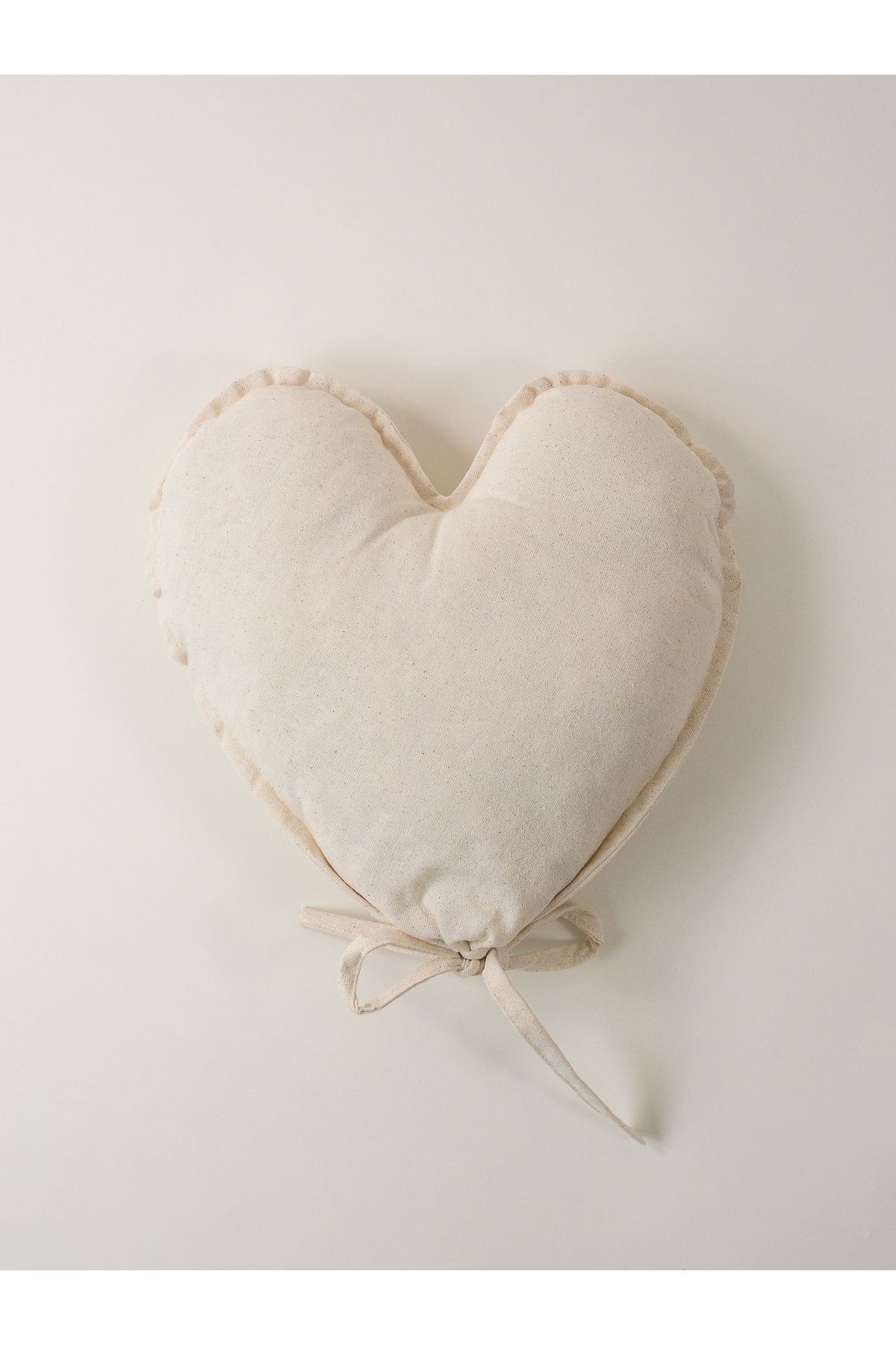 Galia Tasarım Kalpli Balon Yastık – Yıkanmış Keten Bej – 43x45 cm