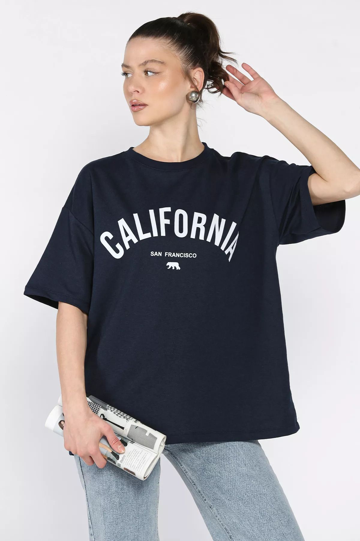 GÜLSELİ Lacivert Kadın Bisiklet Yaka California Baskılı Oversize Tişört