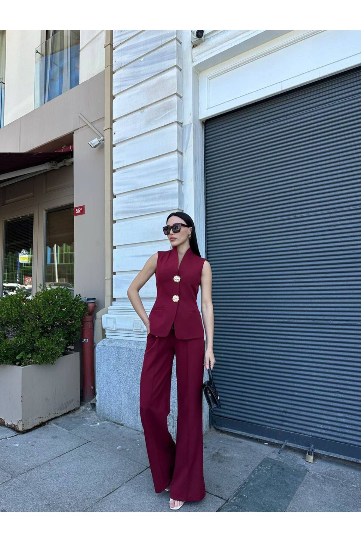 Hotfashion Gold Düğme Detaylı Sıfır Kollu Takım Elbise