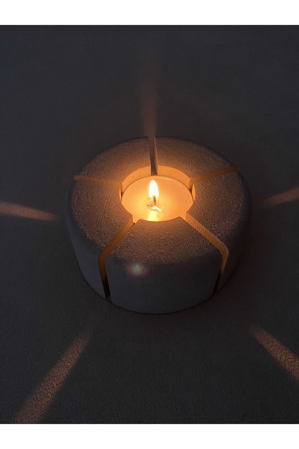 Ornia El Yapımı Dekoratif Lüks Işık Yayılımlı Beton Tealight Mumluk