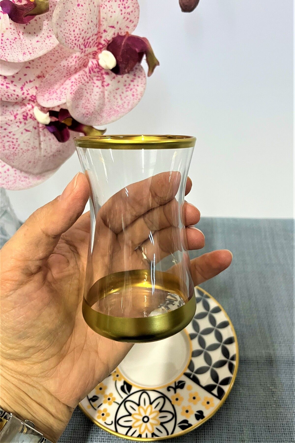 Paşabahçe PAŞABAHÇE HEYBELİ ÇAY BARDAKLI PORSELEN TABAKLI 12 PARÇA ÇAY TAKIMI