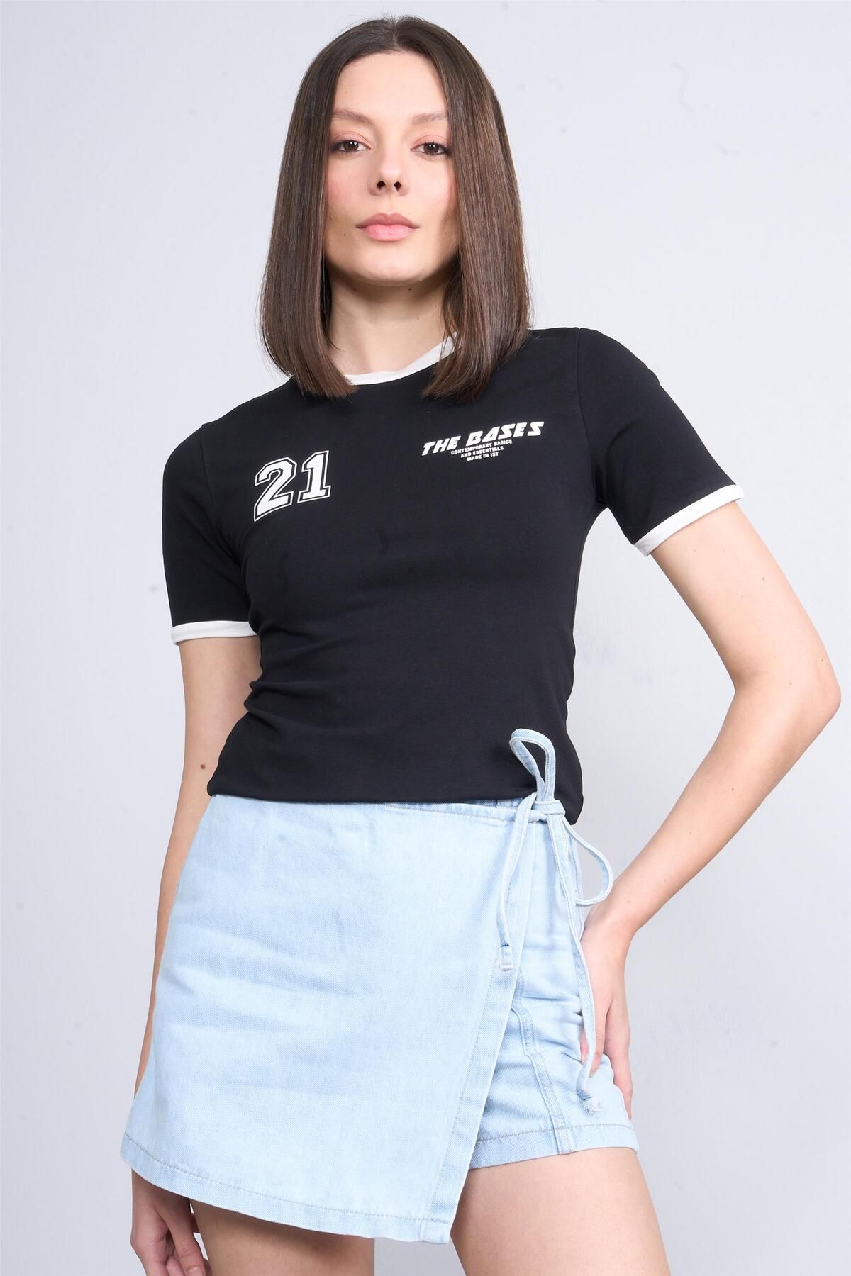 Helly Y25 Mb-5981 Siyah Kadın Sayı Ve Yazı Baskılı T-Shirt