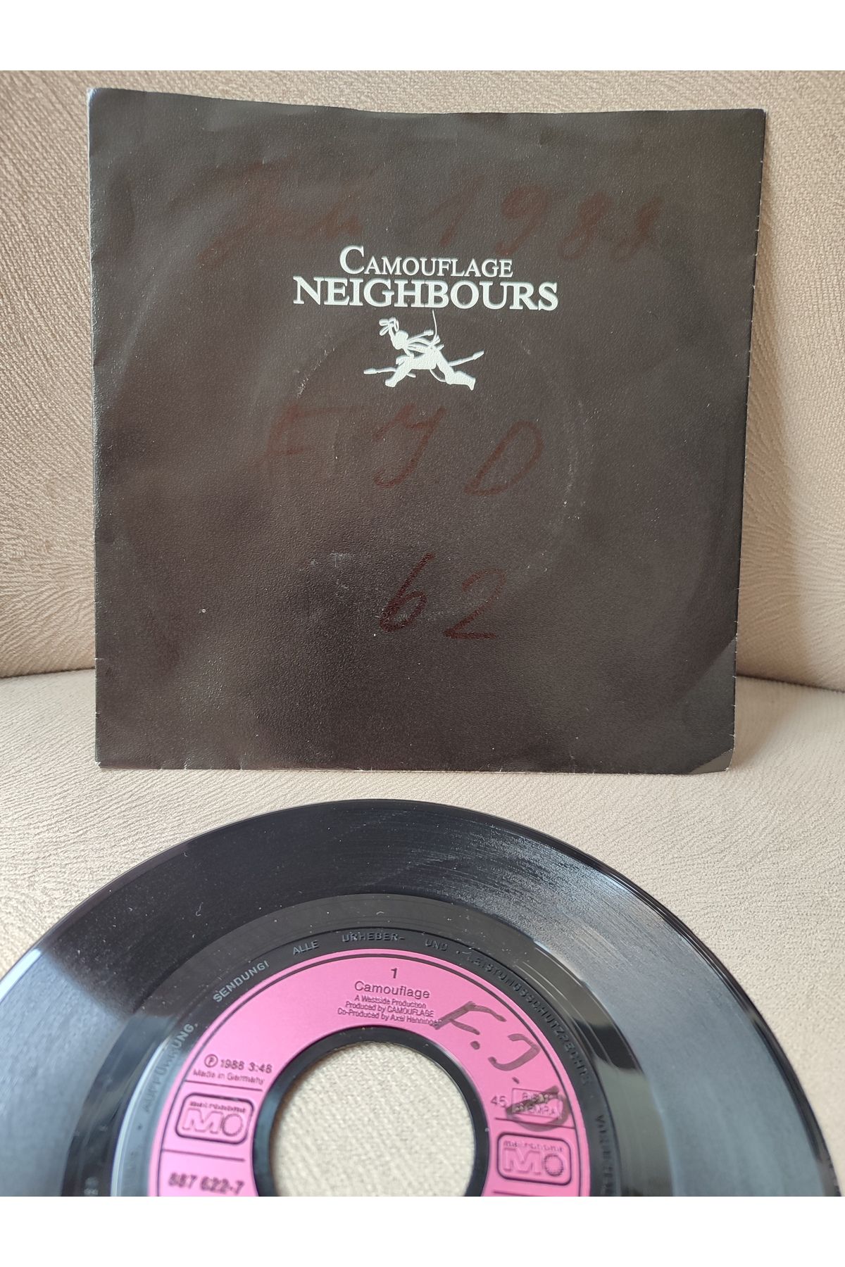 Plakperest CAMOUFLAGE - Neigbours - 1988 Almanya Basım 45lik Plak 2.el