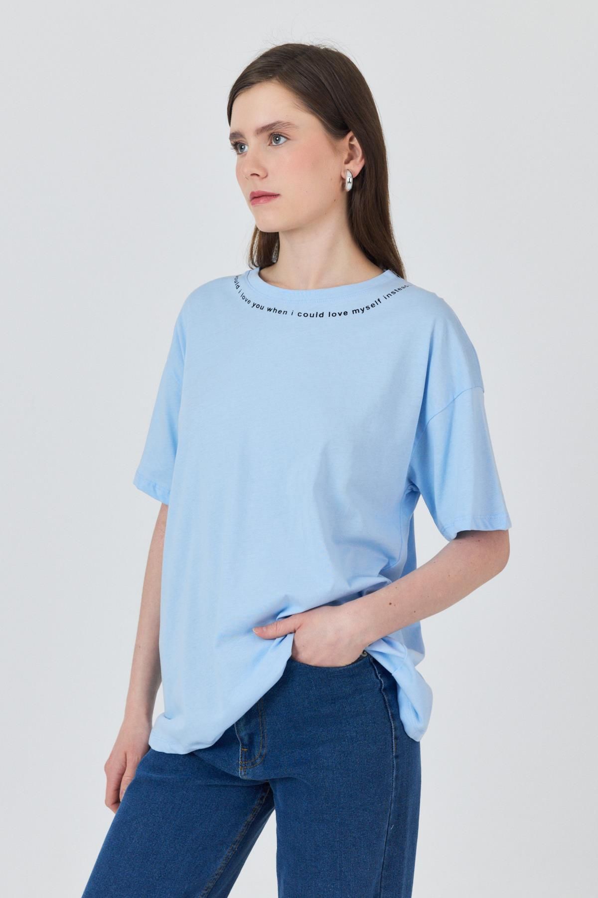 Rays Mavi Yaka Yazı Baskılı Oversize Pamuklu Tişört 2150-34M