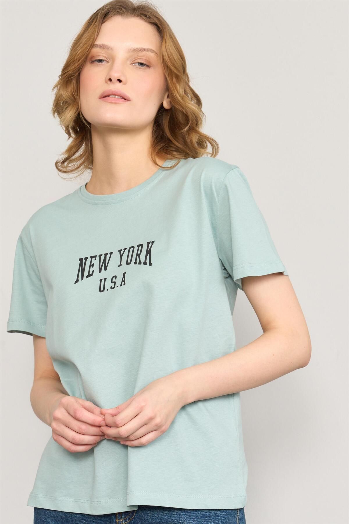 FİTHİT Çetinkaya Fithit 8488 Bisiklet Yaka 30/1 Compact Penye Süprem Baskılı T-shirt Eski Yeşil